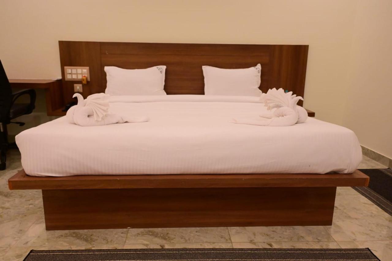 Kcg Residency Hotel Mysore Bagian luar foto