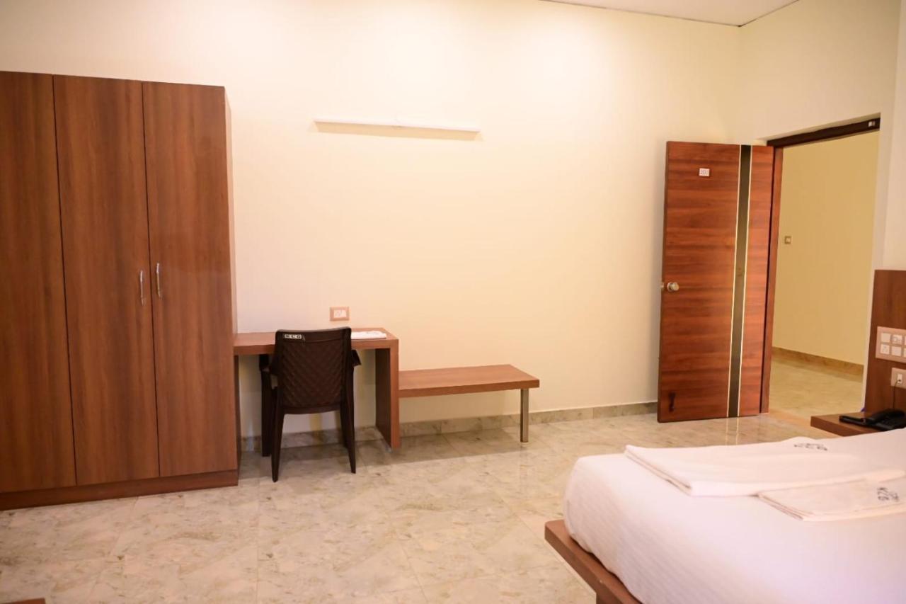 Kcg Residency Hotel Mysore Bagian luar foto
