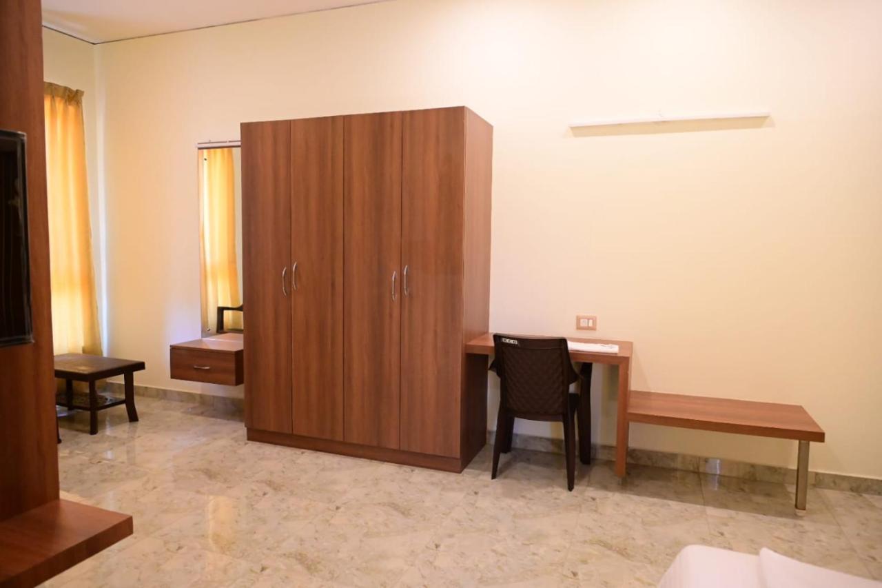 Kcg Residency Hotel Mysore Bagian luar foto