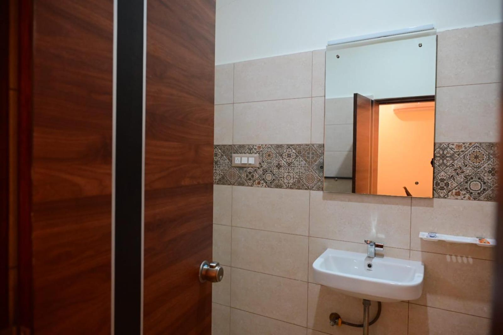 Kcg Residency Hotel Mysore Bagian luar foto