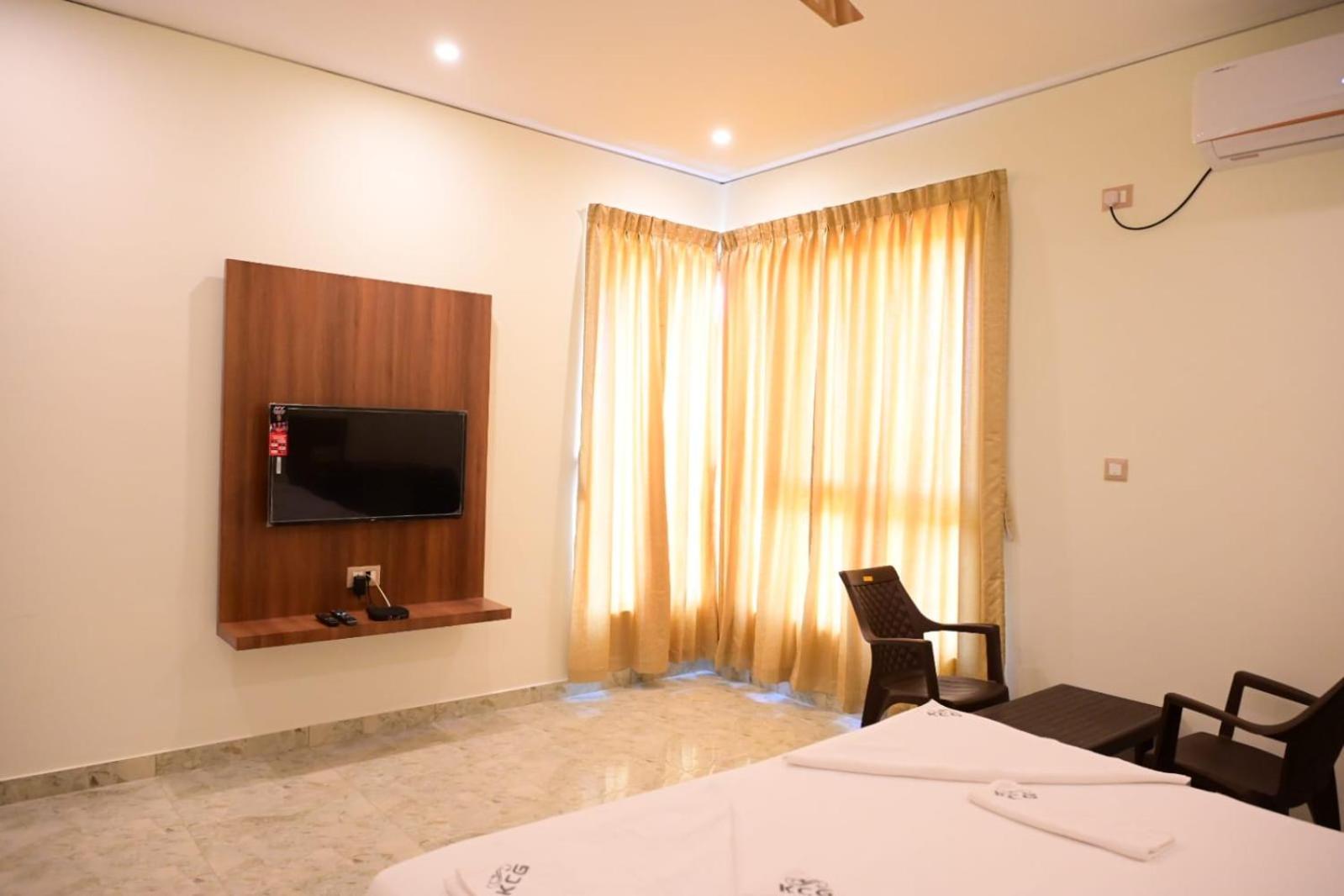 Kcg Residency Hotel Mysore Bagian luar foto